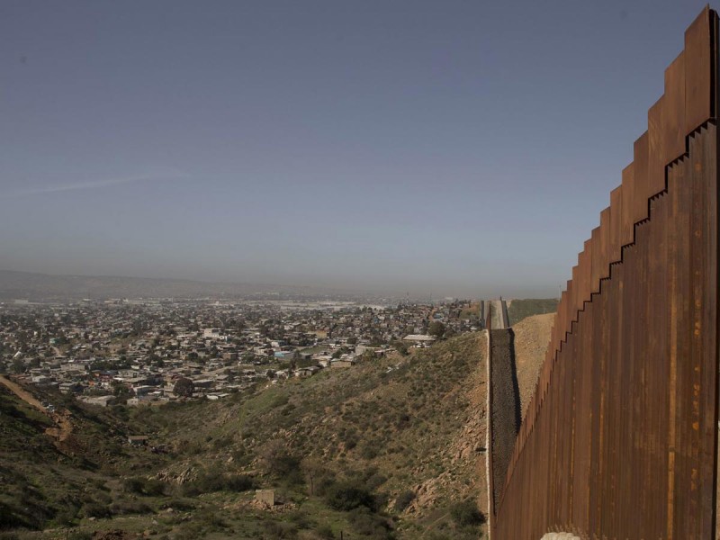 EU mantendrá restricción en frontera con México por covid-19