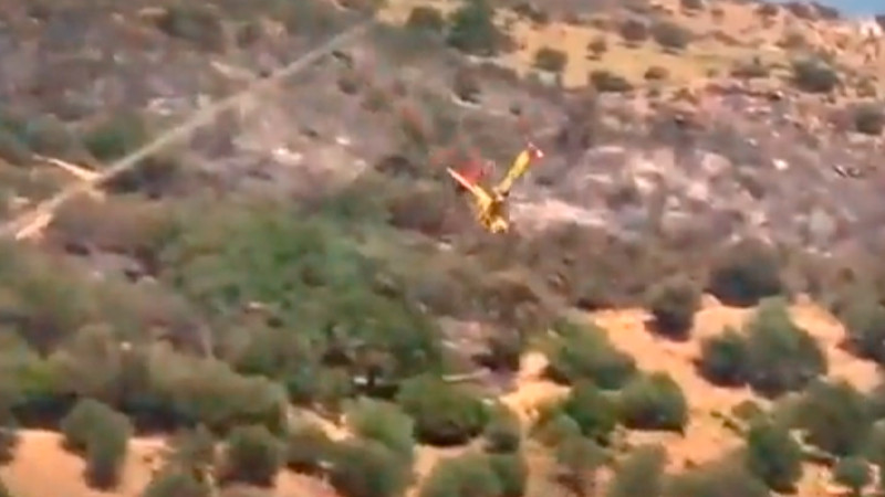 Avión cisterna se estrella en la Isla de Eubea, Grecia al intentar apagar un incendio