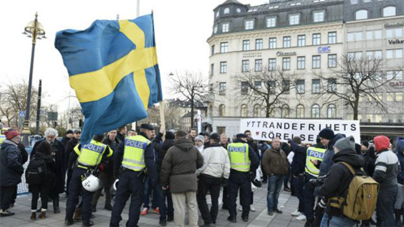 Hallan menor de 13 años sin vida en un bosque; fue víctima de pandillas en Suecia
