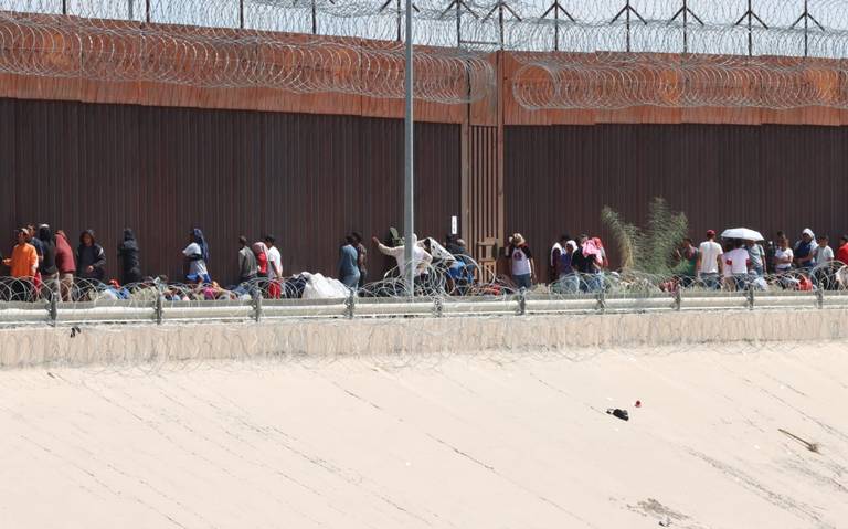 Cruce masivo de migrantes a El Paso libera las calles de Juárez
