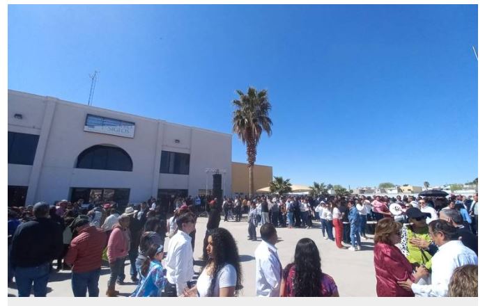 Acompañan 2 mil juarenses a Cruz Pérez en su registro para la reelección