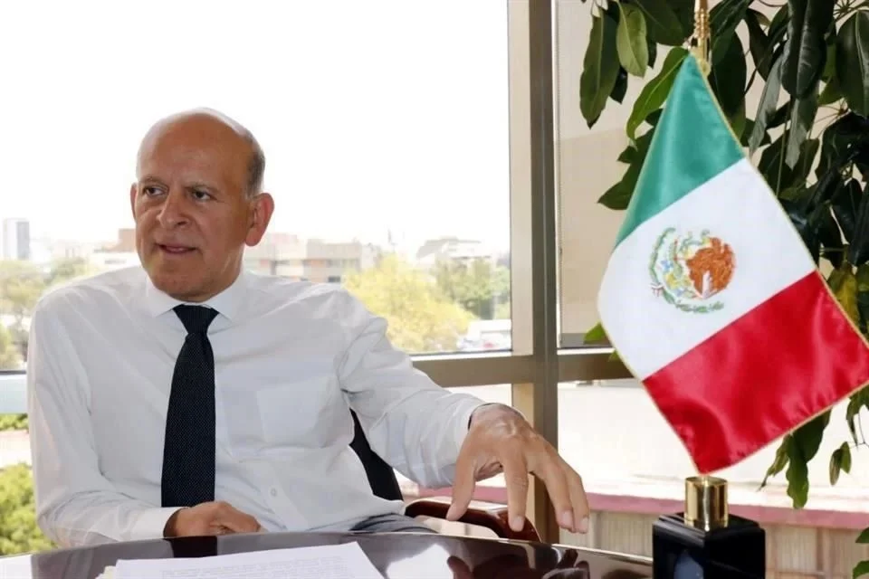 Premian a ex titular de Insabi con puesto ante UNESCO